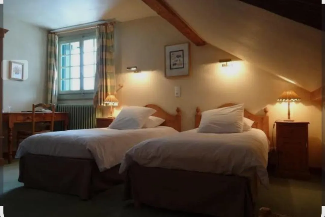 Auberge Des Chasseurs Echenevex 3*,  France