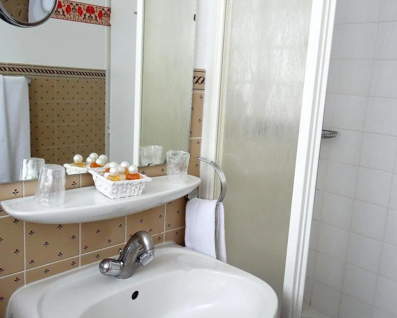 Auberge Des Chasseurs Echenevex 3*,  France