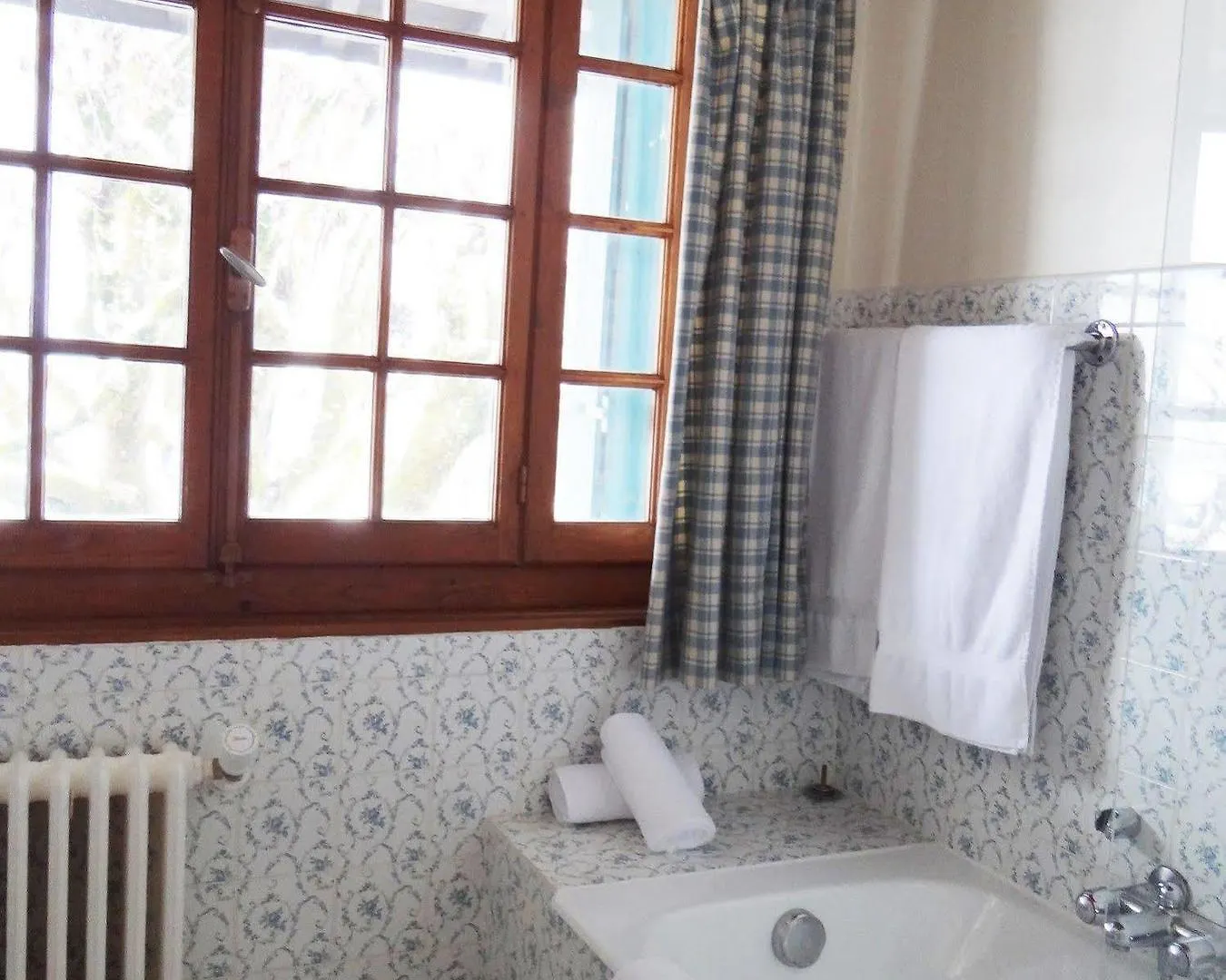 Auberge Des Chasseurs Echenevex Hotel